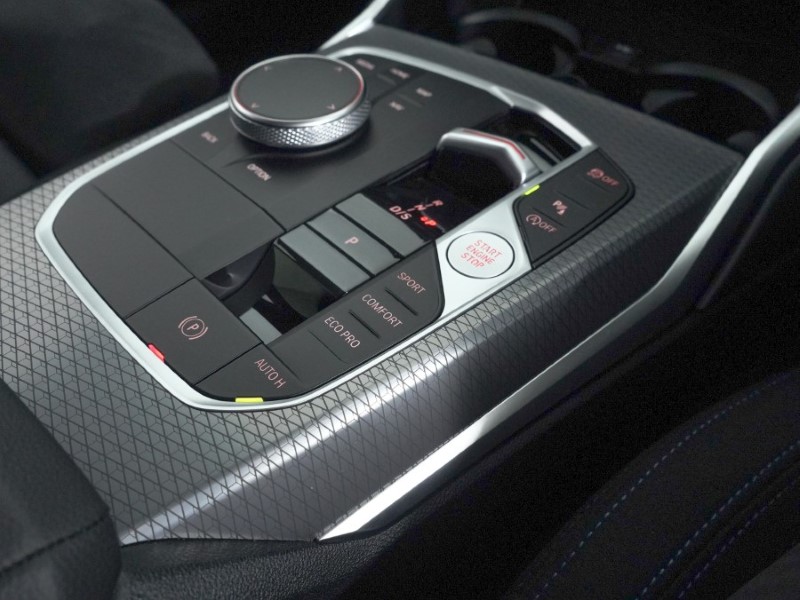 2025 (75) BMW 3 SERIES 320i M Sport 5dr Step Auto 5208081