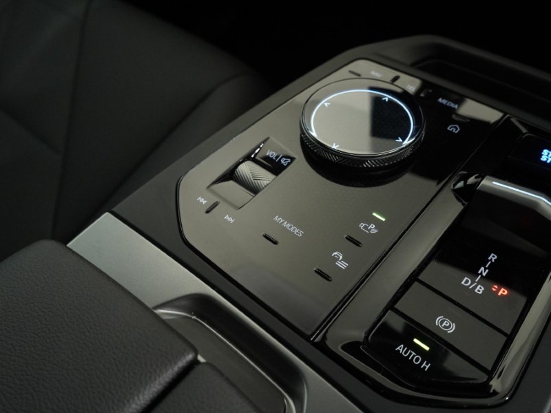 2024 (74) BMW iX 240kW xDrive40 M Sport 76.6kWh 5dr Auto 5239621