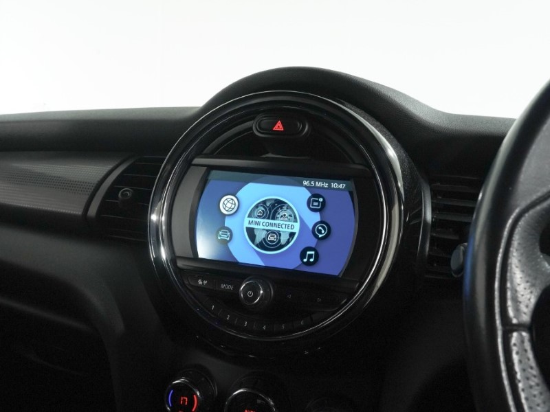 2019 (19) MINI HATCHBACK 1.5 Cooper Sport II 5dr 5259070