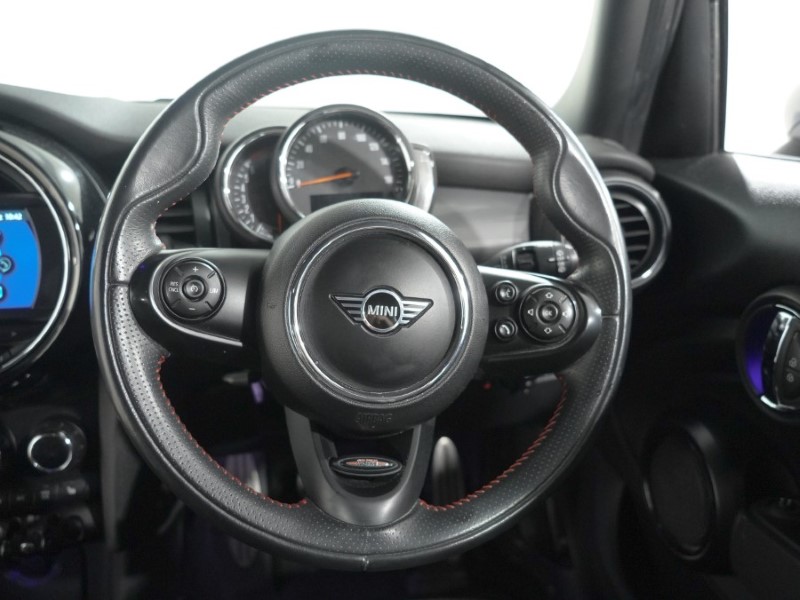 2019 (19) MINI HATCHBACK 1.5 Cooper Sport II 5dr 5259045