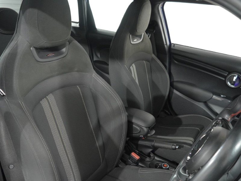 2019 (19) MINI HATCHBACK 1.5 Cooper Sport II 5dr 5259053