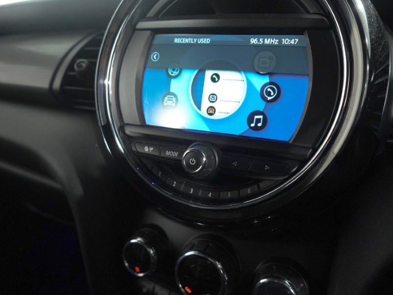 2019 (19) MINI HATCHBACK 1.5 Cooper Sport II 5dr 5259059