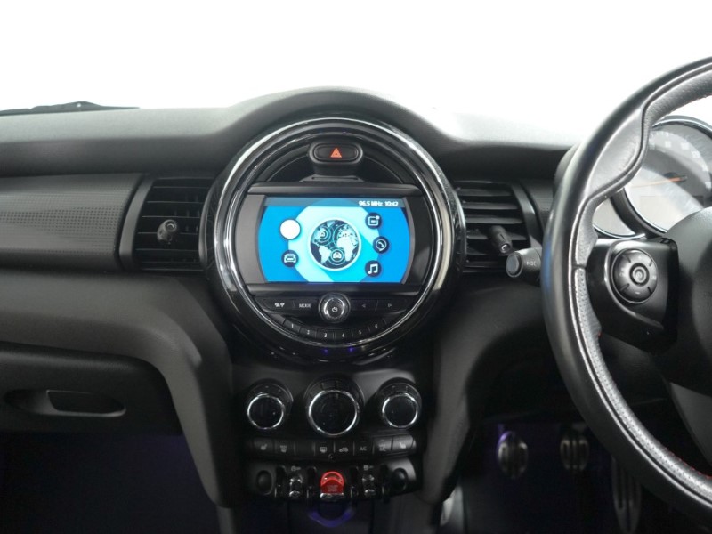 2019 (19) MINI HATCHBACK 1.5 Cooper Sport II 5dr 5259043