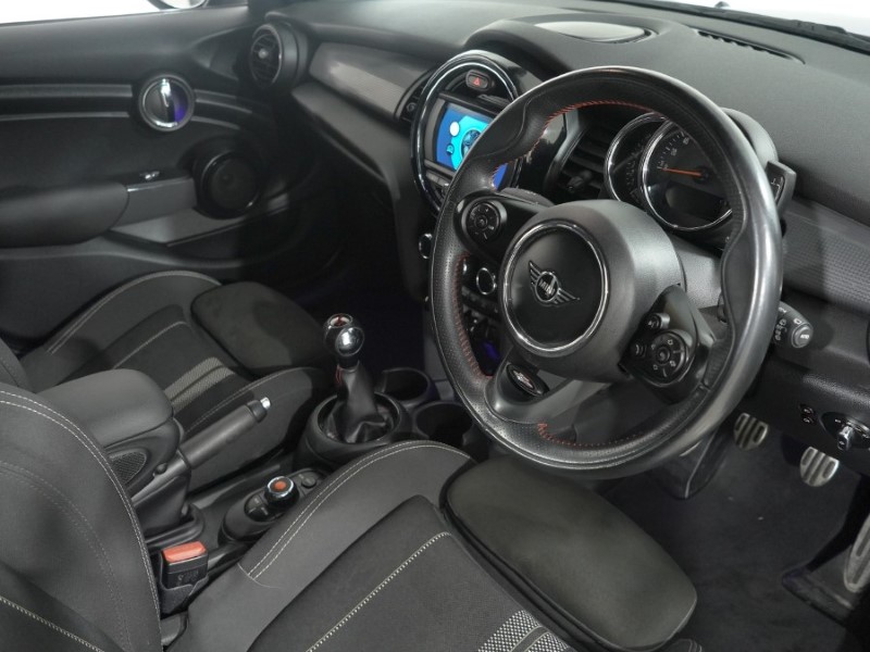 2019 (19) MINI HATCHBACK 1.5 Cooper Sport II 5dr 5259054