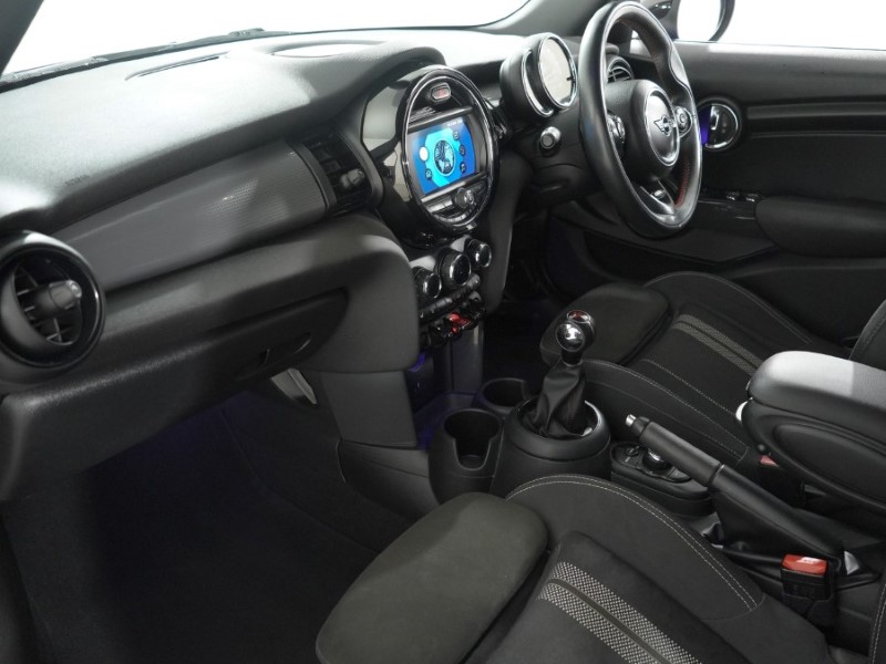 2019 (19) MINI HATCHBACK 1.5 Cooper Sport II 5dr 5259040