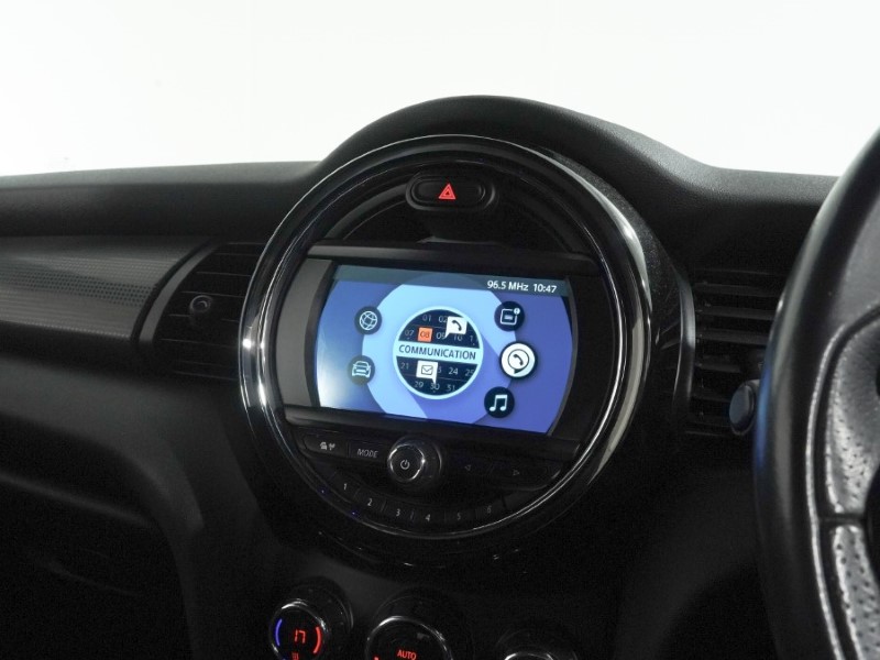 2019 (19) MINI HATCHBACK 1.5 Cooper Sport II 5dr 5259067