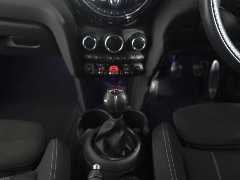 2019 (19) MINI HATCHBACK 1.5 Cooper Sport II 5dr 5259044