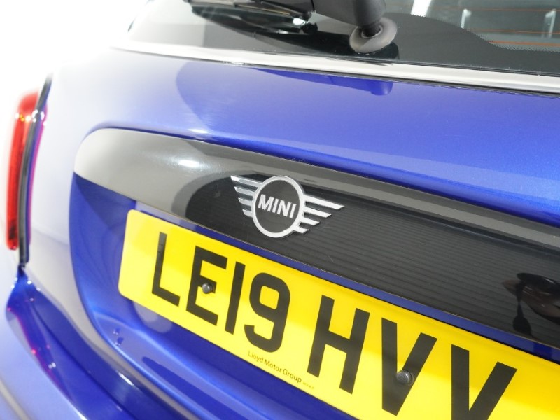2019 (19) MINI HATCHBACK 1.5 Cooper Sport II 5dr 5259037