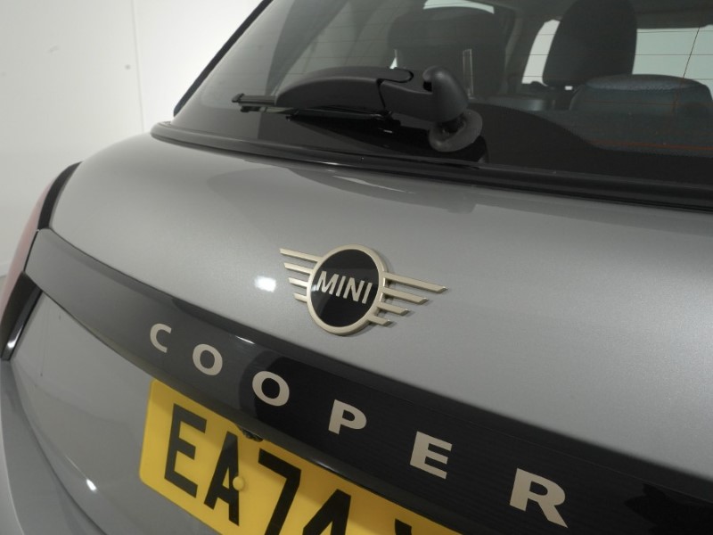 2024 (74) MINI COOPER 1.5 C Classic 5dr Auto 5259723