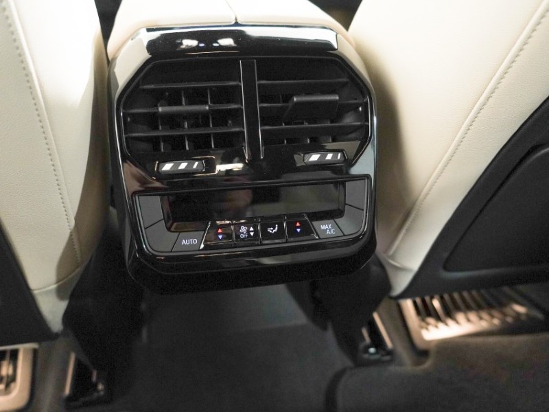 2024 (24) BMW iX 240kW xDrive40 M Sport 76.6kWh 5dr Auto 5278847