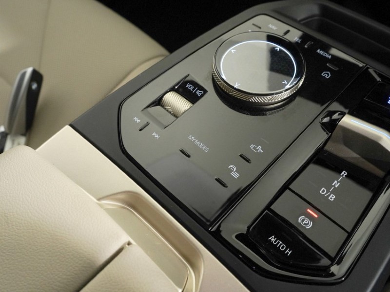 2024 (24) BMW iX 240kW xDrive40 M Sport 76.6kWh 5dr Auto 5278877