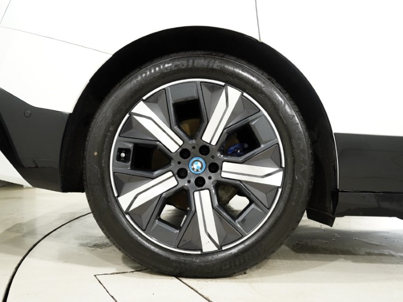 2024 (24) BMW iX 240kW xDrive40 M Sport 76.6kWh 5dr Auto 5271431