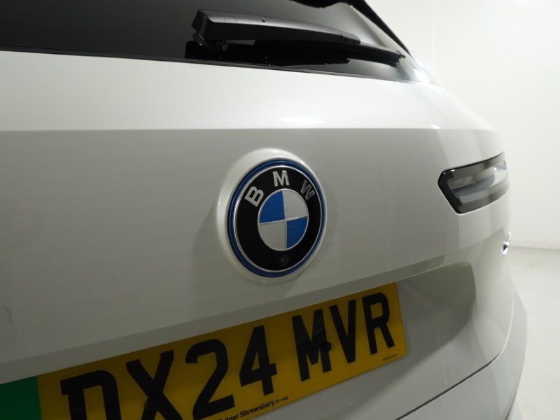 2024 (24) BMW iX 240kW xDrive40 M Sport 76.6kWh 5dr Auto 5271460