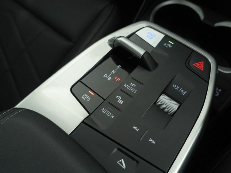 2024 (24) BMW iX1 150kW eDrive20 xLine 65kWh 5dr Auto 5271269