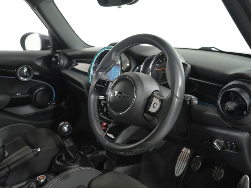 2021 (21) MINI HATCHBACK 1.5 Cooper Sport 5dr 5273278