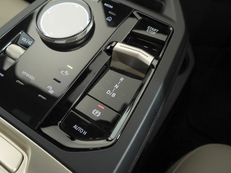 2023 (23) BMW iX 240kW xDrive40 M Sport 76.6kWh 5dr Auto 5298712