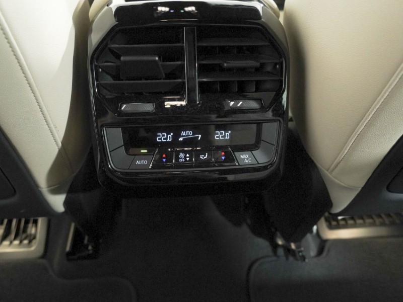 2023 (23) BMW iX 240kW xDrive40 M Sport 76.6kWh 5dr Auto 5298680