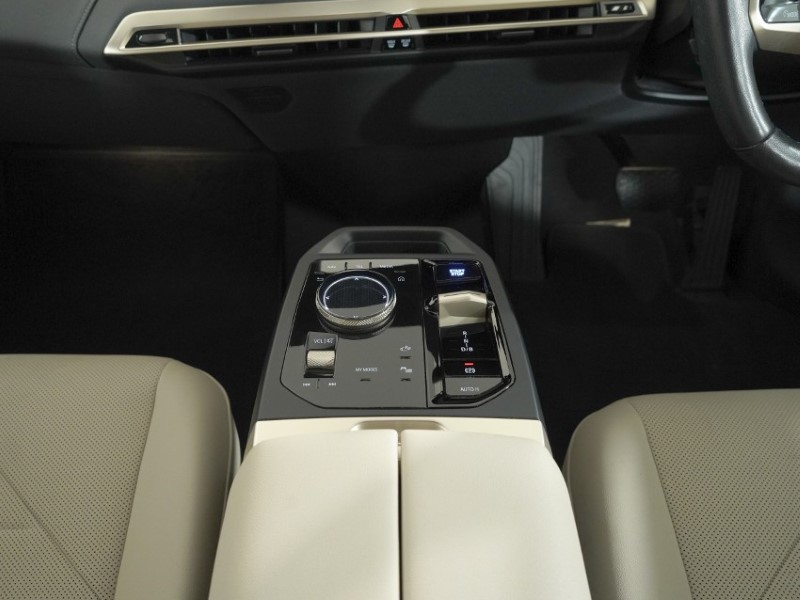 2023 (23) BMW iX 240kW xDrive40 M Sport 76.6kWh 5dr Auto 5298684