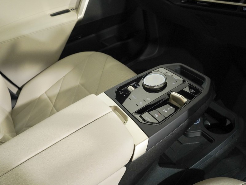 2023 (23) BMW iX 240kW xDrive40 M Sport 76.6kWh 5dr Auto 5298695