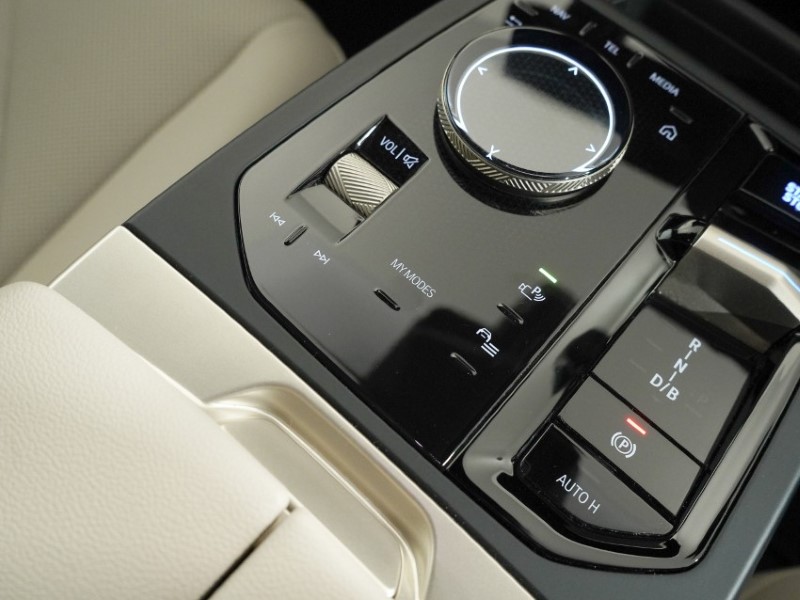 2023 (23) BMW iX 240kW xDrive40 M Sport 76.6kWh 5dr Auto 5298713