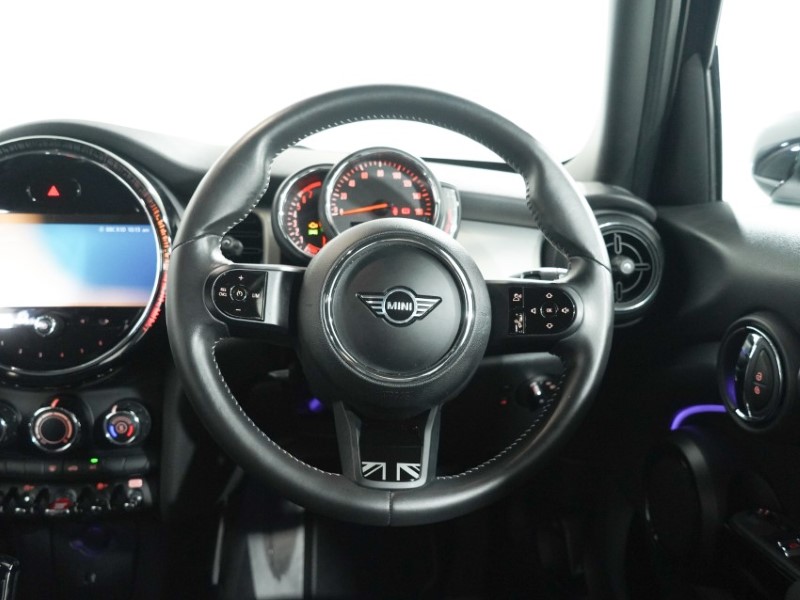 2022 (71) MINI HATCHBACK 1.5 Cooper Exclusive 5dr Auto 5294361