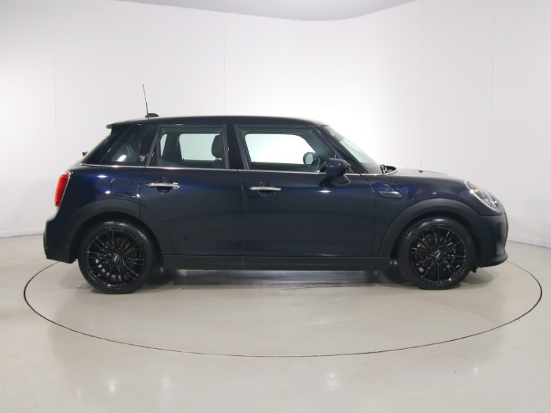 2022 (71) MINI HATCHBACK 1.5 Cooper Exclusive 5dr Auto 5294393