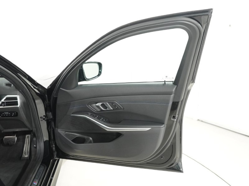 2025 (75) BMW 3 SERIES 320i M Sport 4dr Step Auto 5286501