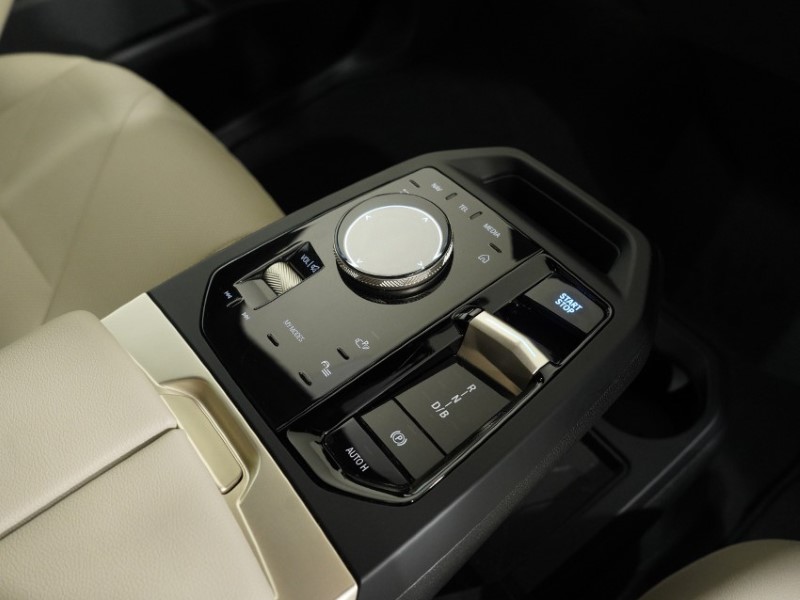 2022 (22) BMW iX 240kW xDrive40 M Sport 76.6kWh 5dr Auto [22kWCh] 5301910