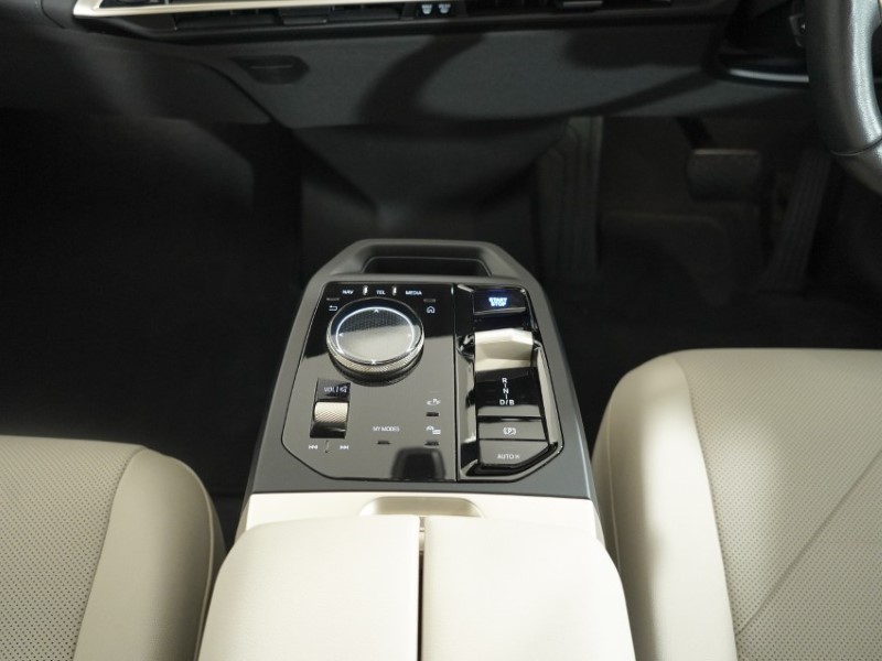 2022 (22) BMW iX 240kW xDrive40 M Sport 76.6kWh 5dr Auto [22kWCh] 5301895