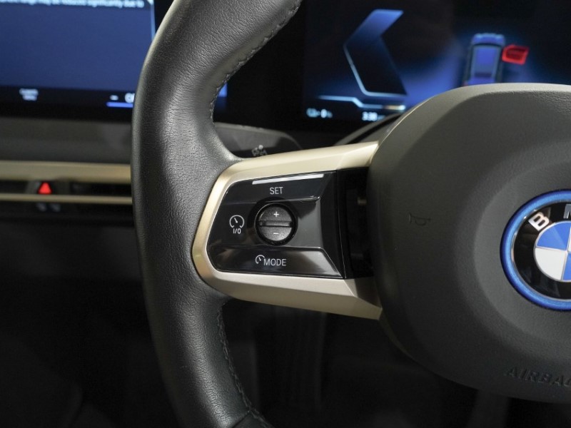 2022 (22) BMW iX 240kW xDrive40 M Sport 76.6kWh 5dr Auto [22kWCh] 5301916