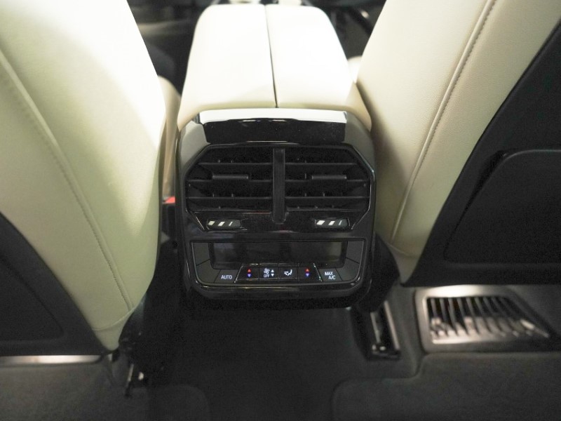 2022 (22) BMW iX 240kW xDrive40 M Sport 76.6kWh 5dr Auto [22kWCh] 5301892