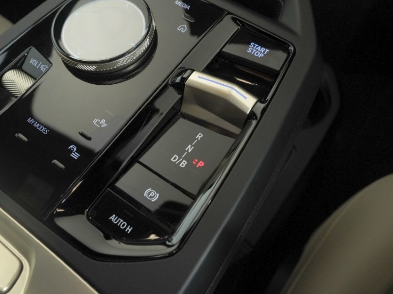 2022 (22) BMW iX 240kW xDrive40 M Sport 76.6kWh 5dr Auto [22kWCh] 5301927