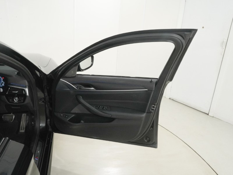 2023 (23) BMW 5 SERIES 530e M Sport 5dr Auto 5313104