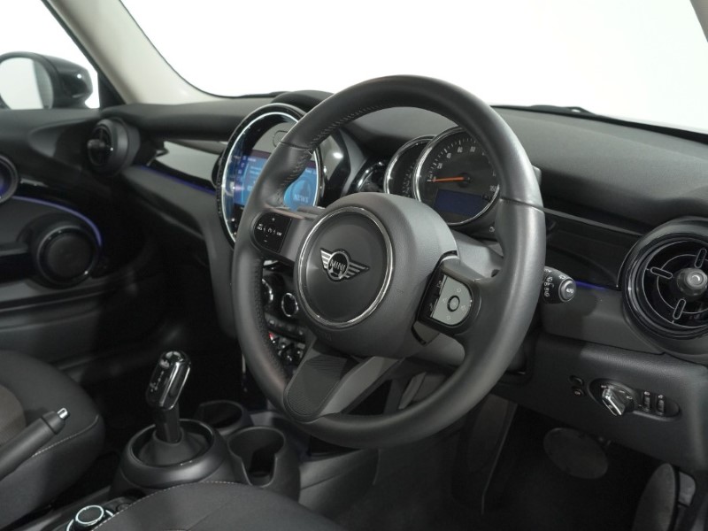 2022 (72) MINI HATCHBACK 1.5 Cooper Classic 3dr Auto 5428185