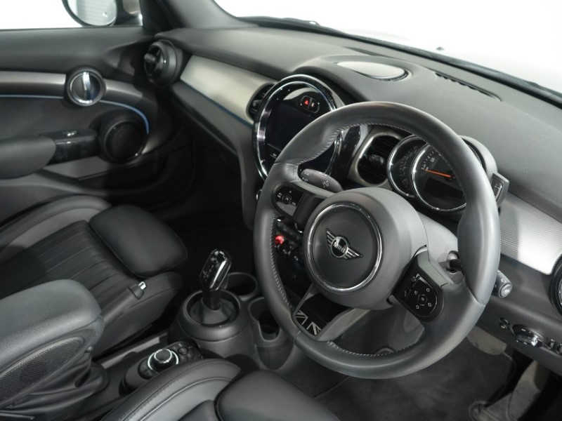 2022 (72) MINI HATCHBACK 1.5 Cooper Exclusive 5dr Auto 5349019