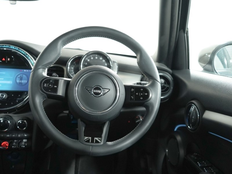 2022 (72) MINI HATCHBACK 1.5 Cooper Exclusive 5dr Auto 5349007