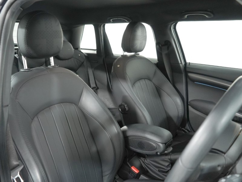 2022 (72) MINI HATCHBACK 1.5 Cooper Exclusive 5dr Auto 5349021
