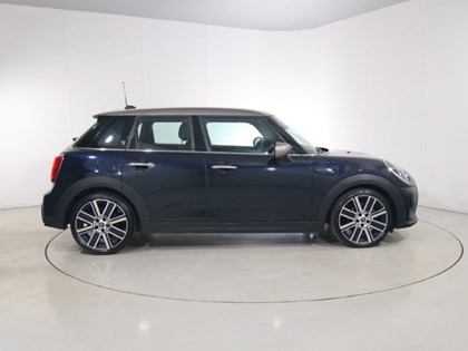 2022 (72) MINI HATCHBACK 1.5 Cooper Exclusive 5dr Auto