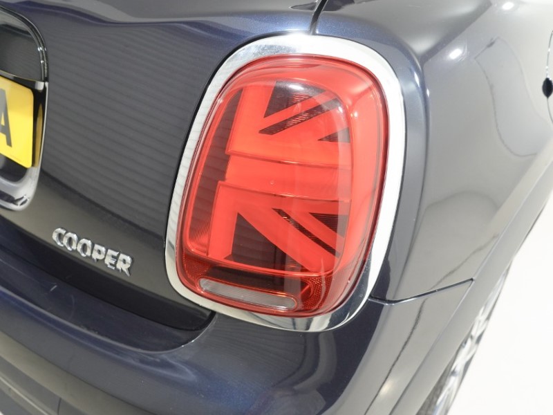 2022 (72) MINI HATCHBACK 1.5 Cooper Exclusive 5dr Auto 5348997