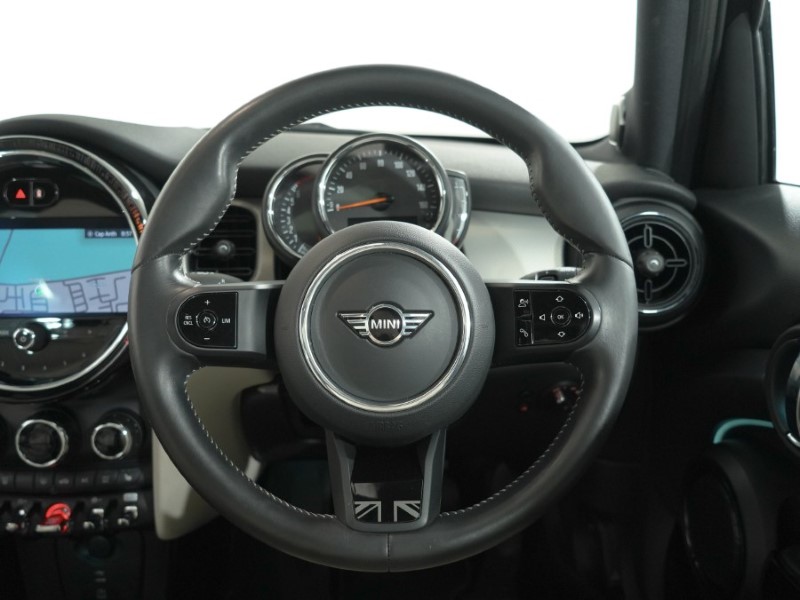 2023 (72) MINI HATCHBACK 1.5 Cooper Exclusive 5dr Auto 5352108