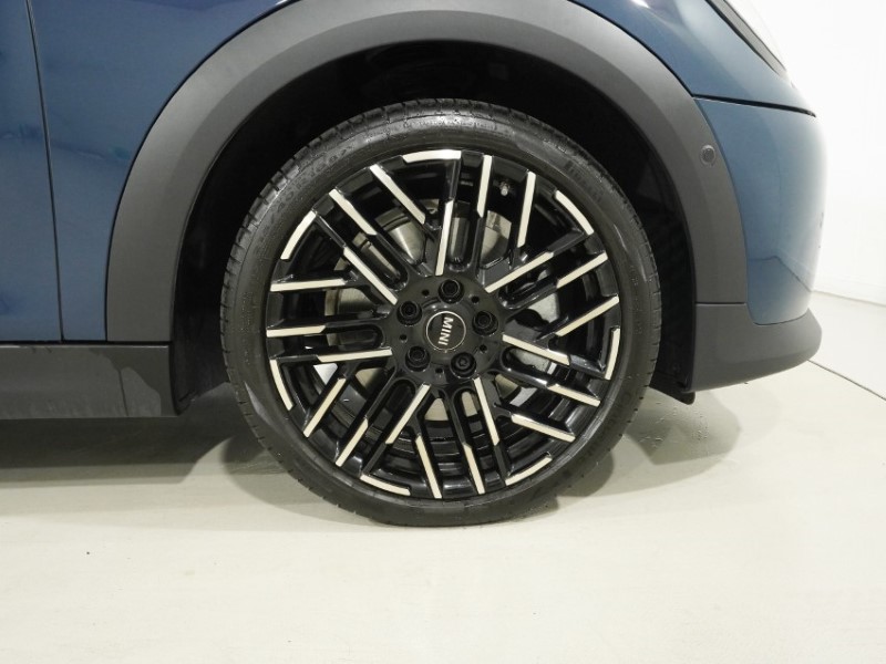 2026 (26) MINI COOPER 1.5 C Exclusive 5dr Auto 5784387