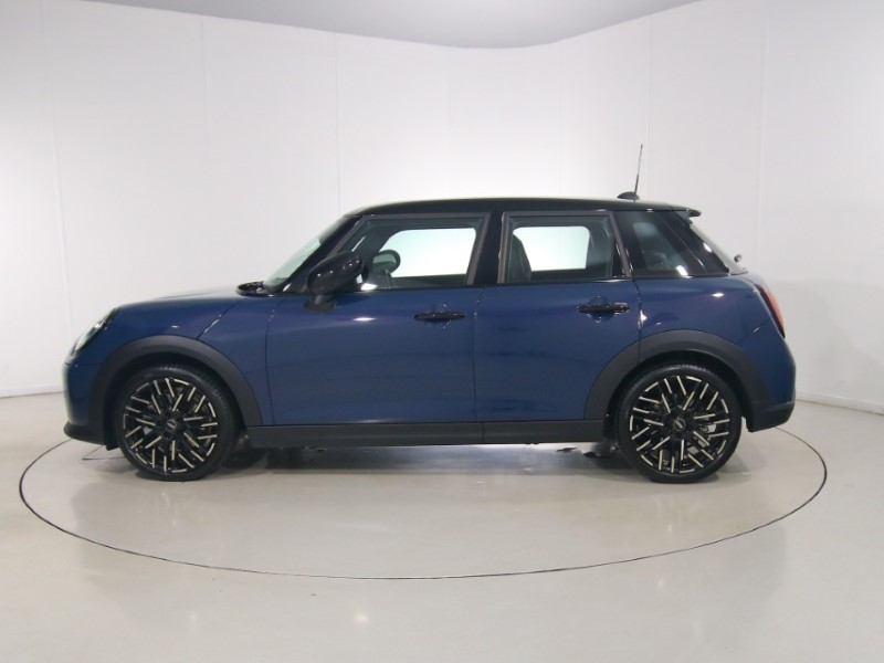 2026 (26) MINI COOPER 1.5 C Exclusive 5dr Auto 5784427