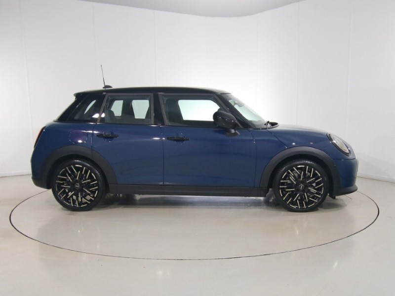2026 (26) MINI COOPER 1.5 C Exclusive 5dr Auto 5784431
