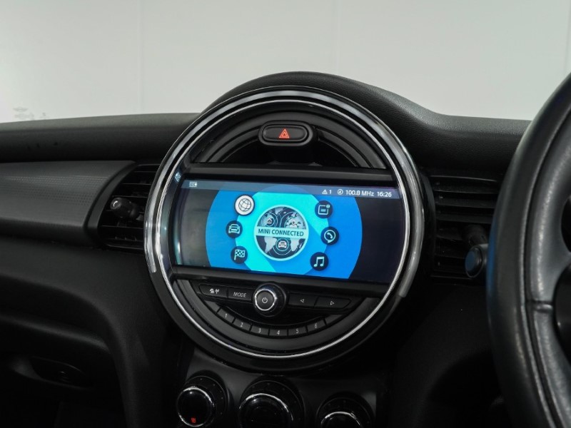 2018 (68) MINI CONVERTIBLE 1.5 Cooper Classic II 2dr Auto 5360308