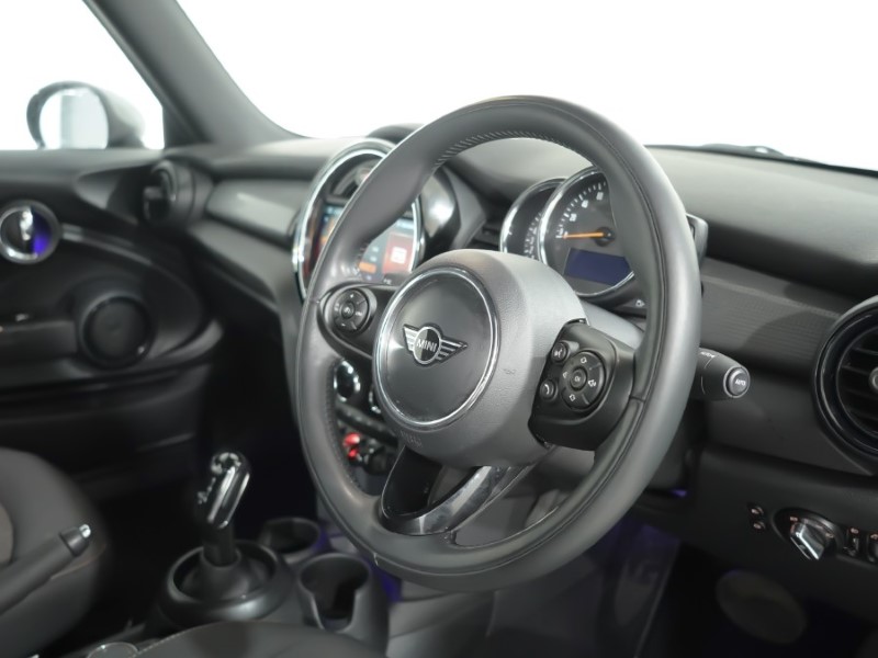 2018 (68) MINI CONVERTIBLE 1.5 Cooper Classic II 2dr Auto 5360298
