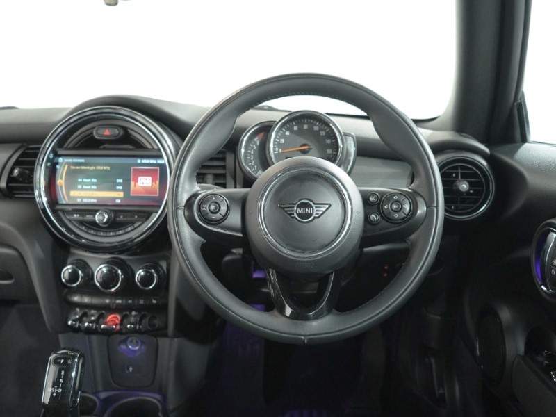2018 (68) MINI CONVERTIBLE 1.5 Cooper Classic II 2dr Auto 5360295