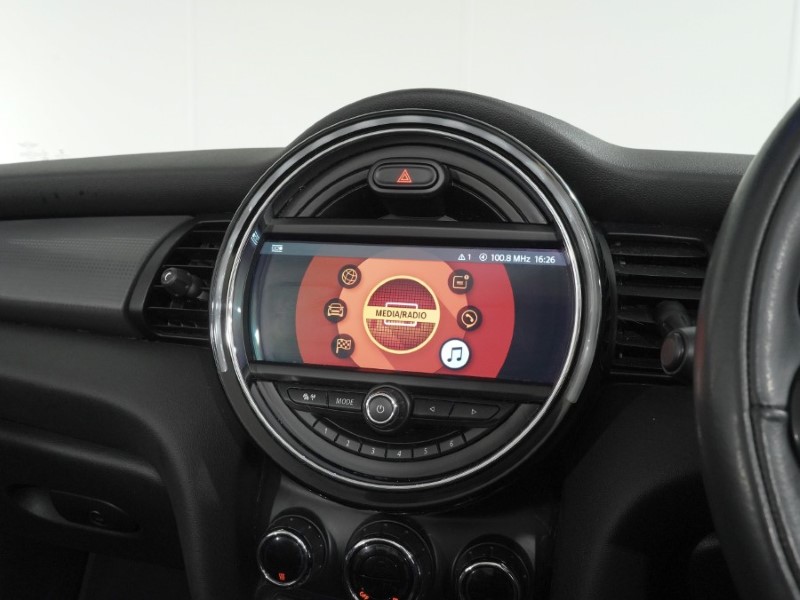 2018 (68) MINI CONVERTIBLE 1.5 Cooper Classic II 2dr Auto 5360305