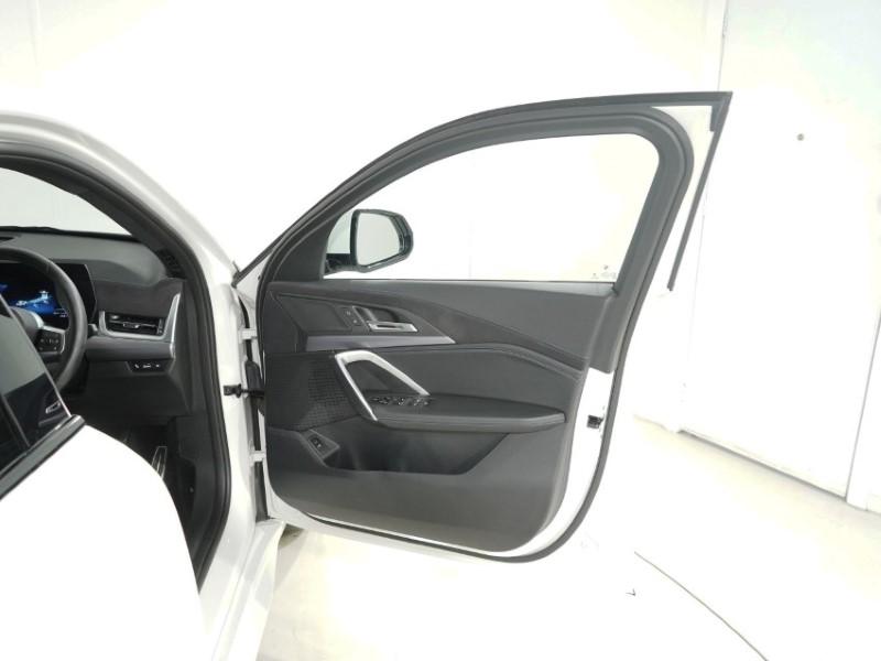 2024 (24) BMW iX2 150kW eDrive20 M Sport 65kWh 5dr Auto 5373394