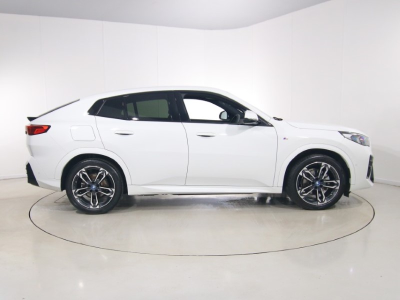 2024 (24) BMW iX2 150kW eDrive20 M Sport 65kWh 5dr Auto 5373425