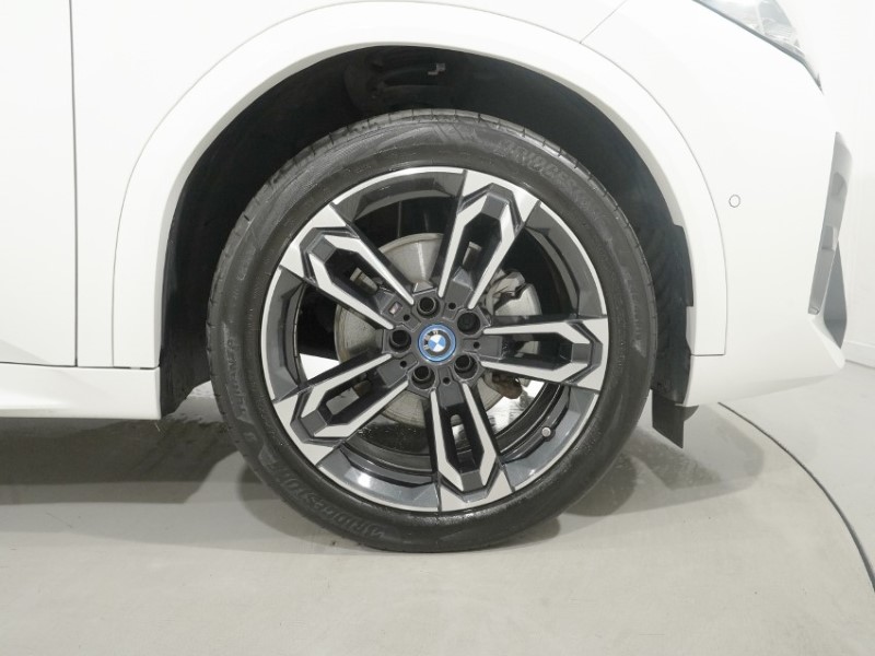 2024 (24) BMW iX2 150kW eDrive20 M Sport 65kWh 5dr Auto 5373387